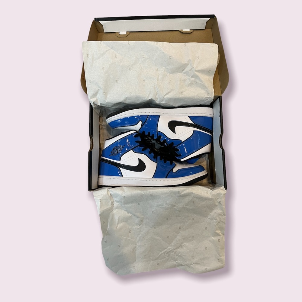 NEW IN BOX JORDAN 1’S MID IN SIGNAL BLUE, SIZE 11 💙🥶🦋🧢🐳🚙
